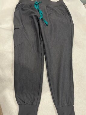 Figs Charcoal Gray Scrub Pants with Dark Gray Waistband